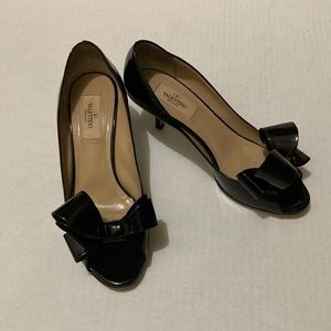 VALENTINO GARAVANI black patent pump